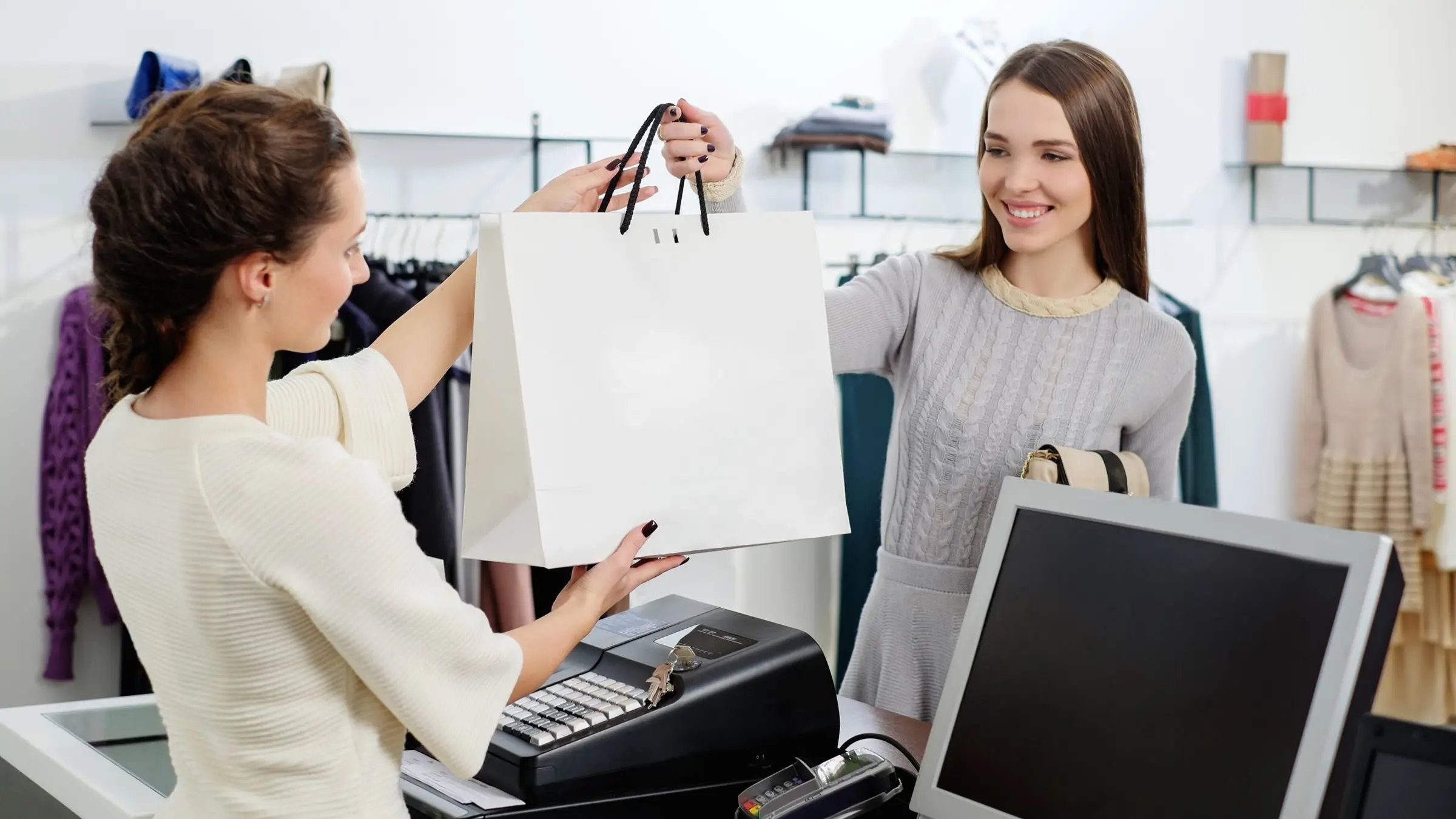 Il settore tessile e del prêt-à-porter cresce ogni anno. Soluzioni per aumentare la quota della vostra azienda in questa torta <b>Soluzioni per il settore tessile e dell'abbigliamento PETEK</b>.